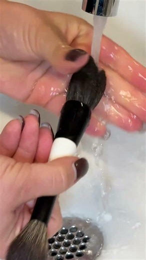 PSA: Wash your makeup brushes ✨