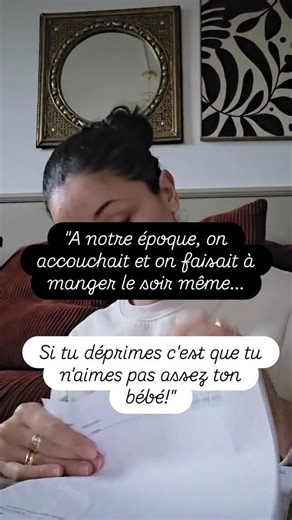 Leila Kobsi | Créatice groupe de parole on Instagram: "Tu te rends compte de la dinguerie qu’on te sort ? Enfin… des dingueries qu’on peut te balancer comme ça, tranquillement, alors que tu viens d’accoucher. “À notre époque, on accouchait et on faisait à manger le soir même.” Donc attends… 🤨 Là, t’es en train de me dire quoi exactement ? Que je devrais préparer un festin alors que mon corps vient de vivre un séisme ? Et si toi, à ton époque, c’était comme ça… bah en fait, je trouve ça triste p