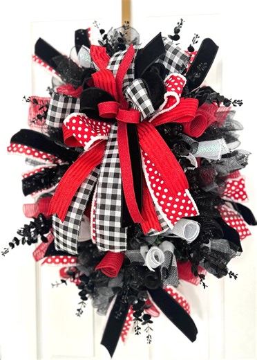 Valentines Wreath | Love Wreath| Black and Red Wreath| Front Door Decor | Rustic Wreath |farmhouse Style Wreath - Etsy