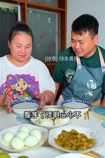 He walked away and I launched full undercover under table operations 🥷🍱 #StealthEats #SecretMission #Boomnow #Toptrending #吃货 | HuiJing Eating