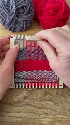 Small Loom Weaving #weaving #loomweaving #diycrafts #yarnart #smallloom #textileart #handwoven