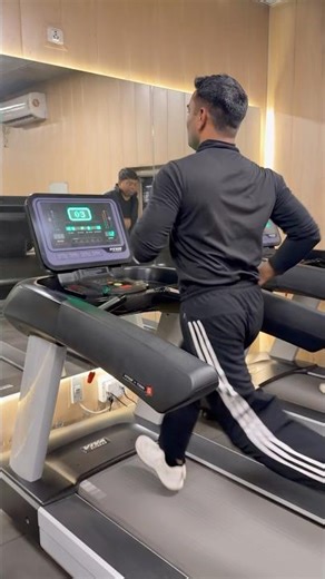 Top speed running on treadmill 22.0kmph🤟🤟 #workout #motivation #gymworkout #running #treadmill