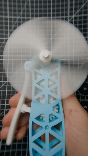 Carter Grabowski | Mechanical hand squeeze fan 💨 Works a lot smoother than expected. STL:... | Instagram