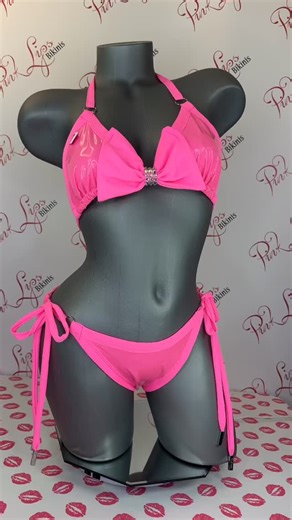 Turn heads in Jenny, our bold and shiny hot pink PVC bikini 💕✨ Complete with sparkling rhinestones and playful bows, this beauty is the perfect mix of flirty and fierce. Also available in black, mint, light pink, and lilac so you can pick your perfect vibe. Shop now 🛍️ #JennyBikini #PVCBikini #HotPinkVibes #BikiniGoals #BlingAndBows #SexyAndShiny #PinkLipsBikini #ConfidenceLooksGood | Pink Lips Bikini