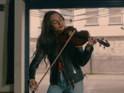 皮亚佐拉-自由探戈——“明艳美妙 青春逼人”艾斯特·阿布拉米