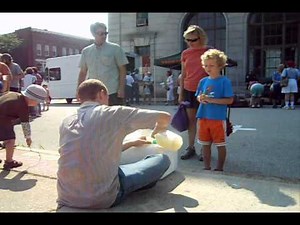 Pseudobureaucrat Calls Police on Free Lemonade Stand