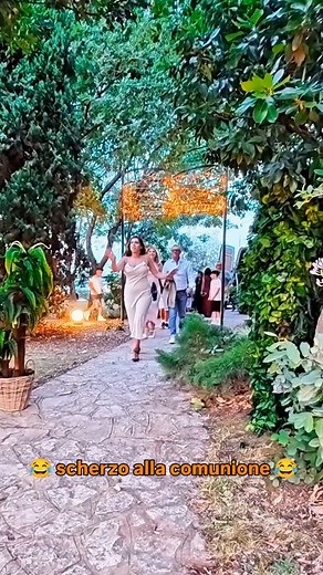 FAKE TREE PRANK 🌿 #pranks #scherzo #reaction #bushmanprank #humor #prankwars #viralvideos | Okkidilupo Antonio