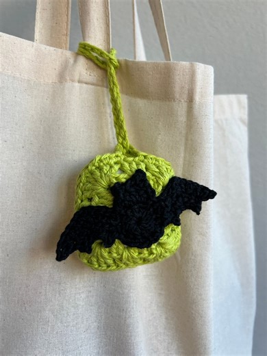 🦇 These Bat AirPods Cases are now listed in our Etsy shop! These little bag charms are the perfect size for your AirPods and feature our cute little bat appliqué 🦇 Want to make one of your own? Check out our bat appliqué & granny square AirPods case tutorials on YouTube 🖤 Links are in the comments 🔗 #crochet #crochetbat #crochetairpodscase #airpodscase #earbudscase #bats #crochetlove #crochetaddict #crochettutorial #crochetpattern #etsyseller #youtubechannel #yarn #yarnlove #yarnaddict #spoo