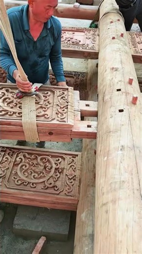 The process of fixing the carved wooden structure- Good tools and machinery make work easy