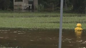 Lumberton streets flood; Lumber River water level rises