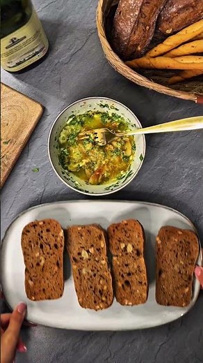 🧄✨ Roasted Garlic Toasts #olyafoodmood