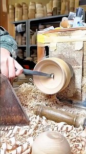 Wood Turning: Carving the Inside of a Bowl on a Lathe with a Gouge Tool
