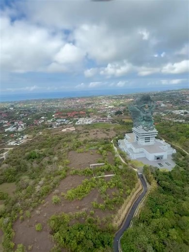 Melihat Patung GWK dari Atas Helikopter: Keindahan Bali