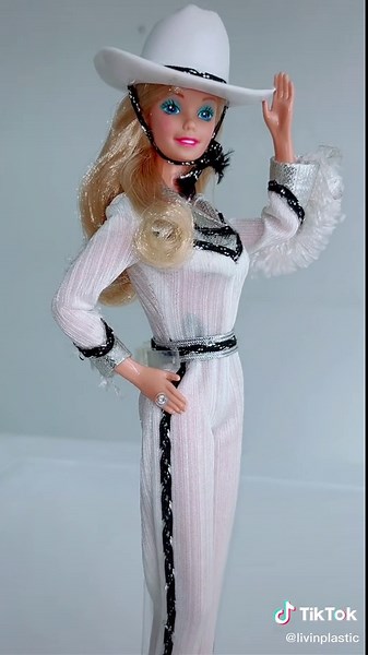 Barbie Mexicana: La Primera Hecha por Aurimat