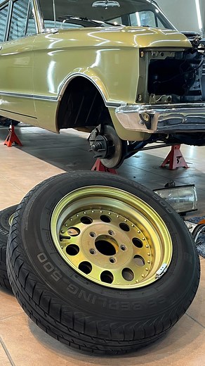 ▫️LIsto para armar el Deluxe 80’ “Oro Sol” @pedro.ausejo #ford #fordfalcon #falcondeluxe #6cilindros #resrtauracion #autosclasicos #enfierrados #decolección #detailing #multiclásicos #canuelas #autos #actc #gmautomotive | GM Automotive