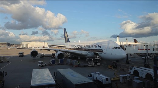 Is this the most incredible first class in the world? Singapore Airlines CRAZY A380 Suites. #travelvlog #flightreview #singaporeairlines #singaporea380 #firstclass #singaporesuites | Kym Illman F1