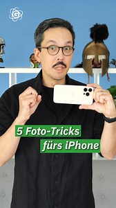 Dein iPhone-Foto-Game mit diesen Tipps und Lifehacks aufs nächste Level bringen: Panorama vertikal aufnehmen, sofort zuschneiden mit Zoom-Button, mehrere Bilder in einem Rutsch bearbeiten und welche Auslöser-Buttons du verwenden kannst. Moderation & Redaktion: Stefan Bubeck Produktion: Severin Pick | GIGA