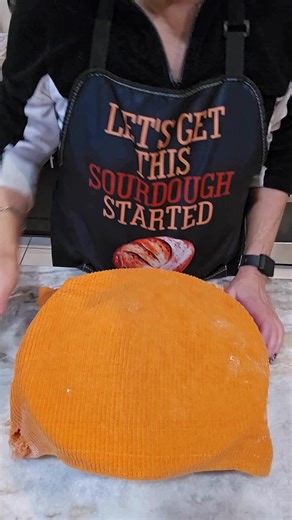 How to Know Your Starter Is PERFECTLY Proofed 👀🍞 If you’ve ever wondered “Is my dough actually ready?”—this is for you. These are my 4 go-to signs your sourdough is perfectly proofed and ready for the next step: ✨ The Giggle Test – Gently shake the bowl… if it giggles, you’re golden ✨ Bubbles on Top – Those little air pockets mean fermentation magic is happening ✨ The Poke Test – Press it lightly… it should spring back, not collapse ✨ A Domed Top – A beautifully rounded surface = strength and 