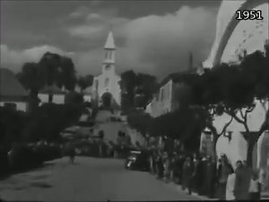 _______________ Tour d'Algérie 1949 • Nous vous proposons aujourd'hui une vidéo de l'INA datant du 7 avril 1949 retraçant la dernière étape du 1er Tour cycliste de l'Algérie entre Tizi-Ouzou et Alger. Les coureurs partaient de TIZI-OUZOU, passaient par CAMP DU MARÉCHAL puis par la côte d'HAUSSONVILLERS pour arriver finalement dans le stade municipal d’ALGER. C’est le belge VAN DYCK qui gagna cette dernière étape mais c’est un autre belge, COUVREUR, qui sera le vainqueur du Tour d'Algérie et que 