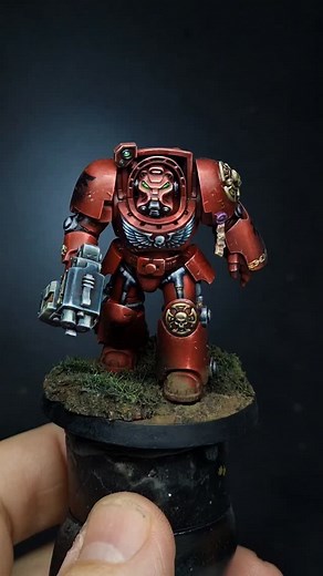 4.2K views · 1.1K reactions | I started my miniature painting journey back in 2022. With this piece from 2023, I felt a real step forward in my skills—understanding light, volume, and giving life to each figure. I know I still have so much to learn, and I’m always trying to find my own style. Every miniature is a new challenge, and I enjoy every brushstroke along the way. . #warhammer #bloodangels40k #warhammercommunity #painting #learnpainting | murielminiatures | Facebook