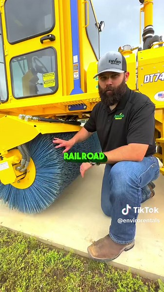 🤔 How many gallons of water do you think this tank holds?💧 The Superior Broom Street Sweeper delivers clean streets. We’ll deliver the Superior Broom Street Sweeper to you 😎 #streetsweeper #heavyequipment #howitsmade #howitworks #machinery #envirorentals #construction