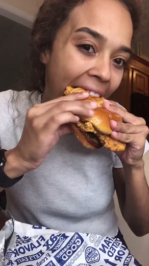 ￼ZAXBYS MUKBANG #zaxbyschickensandwich #friedchickensandwich #crispychickensandwich #spicychickensandwhich #spicychicken #eatwhatiwant #hotsauces