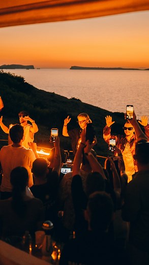 I11 E D V Z Ʌ 👾 on Instagram: "3️⃣ Just the perfect Meduza³ setting @latorreibiza ❤️🌅 #ibiza #sunset"