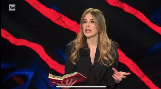 AUGURO ALLE MIE CARE BIMBE 😘❤️🌹👠 #HELEVIER #HELENERS, #JAVI7 & #PRESTINEZ E A TUTTI GLI AMICI 🤟 UNA SPLENDIDA SERATA ✨ E UNA NOTTE SERENA 🌟 CON TANTI BEI SOGNI D'ORO 💫 MA PRIMA...STASERA CHIUDO CON QUESTO POST DELLA CARA AMICA SOLEIL 🫶 RELATIVO A UNA PARTE DELL'INTERVISTA FARSA (OVVIAMENTE NON PER COLPA DELLA FAGNANI... 😉) CHE E' ANDATA IN ONDA IERI AL TALK SHOW "BELVE" SOLO PER IL MOTIVO 🤔 CHE OGGI HO LETTO DELLE CRITICHE DA PARTE DEL SOLITO FANDOM (TALMENTE FURBO CHE SI STA FACENDO PR