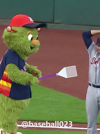 enjoy the lovely mascot Orbit 🥰#foryou #fypg #foryoupage #baseball #mlb #baseballislife #sports #lovely #mascot #orbit #fun #funny #lol #jajaja #cute