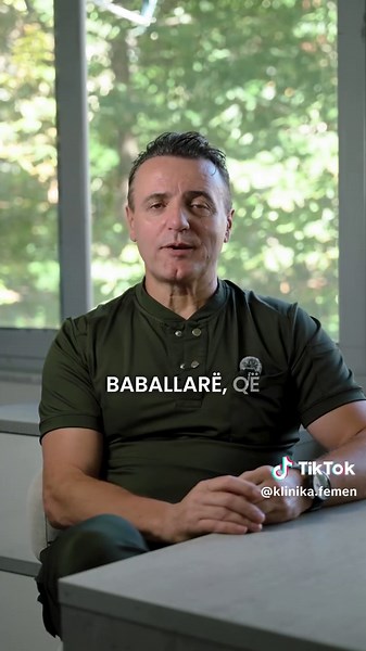 Baballarë, ju mendoni se e bëtë detyrën tuaj kur e latë gruan shtatzanë! Por, e dini që trupi i saj i fillon detyrat pikërisht atëherë? Janë shumë procese që trupi i nënës kryen për të krijuar dhe ushqyer beben. Më poshtë po cilësojmë më të rëndësishmet: 🔸Acidet yndyrore dhe kolesteroli prodhohen nga truri i saj për të ndërtuar trurin e foshnjës, duke shkaktuar shpesh prishje të ekuilibrave bio-kimike që nxisin depresion pas lindjes dhe çrregullime emocionale. 🔸Është hekuri nga gjaku i nënës a