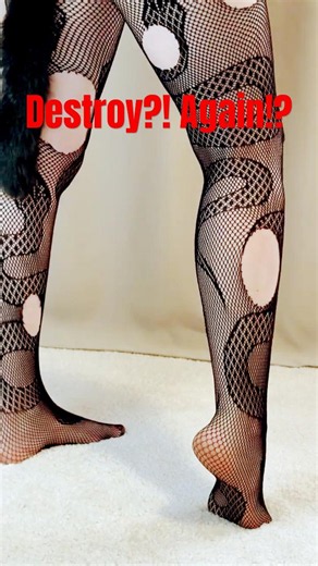 DIY: Customizing my fishnet tights! ✂️🖤 #style #legs #nylon