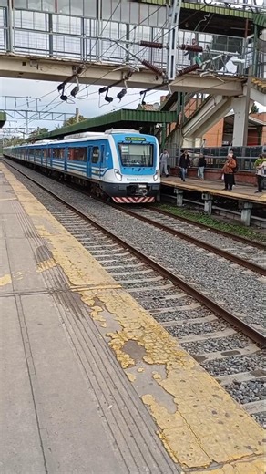 CSR "132" entrando y saliendo de (Glew) rumbo a Plaza Constitución