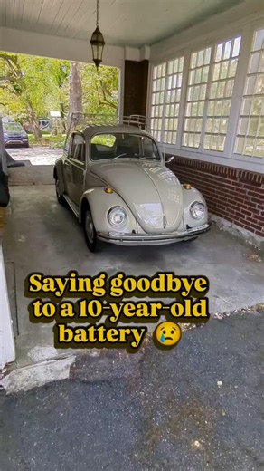 VW Beetle Battery Removal | Goodbye to a 10 Year Old Battery