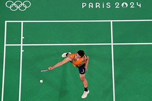 Does height matter in badminton? Tall and small have tactical advantages