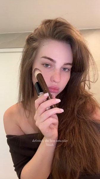Best Tips for Using Hourglass Concealer Brushes