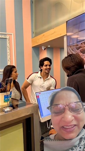 ब्लैक मेल...🤪🤪#shorts #comedy #funny #shortvideos #viral #abrazkhan #blackpink #comedyshorts #fun