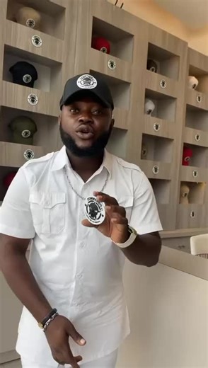 COMMANDO : Casquettes et Badges Disponibles