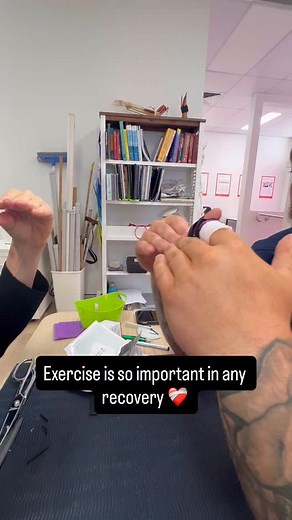 1.3K views | At times all we need are simple exercises. We want every other joint moving while your injury heals. Here at UL&B your therapist will talk you through what is safe and what is considered normal. Nothing is rushed and no question is ever silly. Your progress & recovery is our top priority ❤️‍啕 #upperlimbsandbeyond #mackayhandtherapist #lymphoedematherapy #handtherapy #fracture | Upper Limbs & Beyond | Facebook