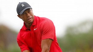 How did Tiger Woods make his iconic shot at the 2000 Canadian Open?