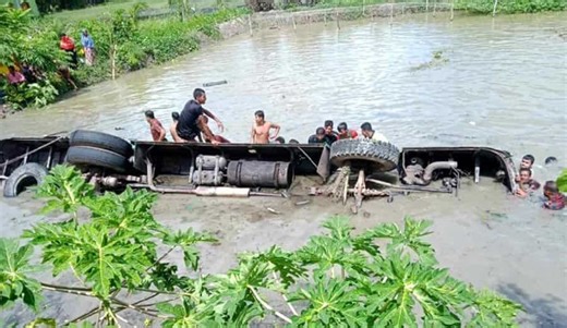 VIDEO: 17 killed as bus plunges into pond in Bangladesh, over 30 injured