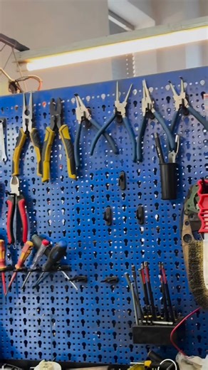 11 reactions | S-a stricat? Nu o arunca, o reparăm noi  La Techno Pro Brașov, avem service autorizat pentru branduri precum Makita, DeWalt, Karcher, Stihl și multe altele. Diagnostic rapid, piese originale și reparații făcute ca la carte. 藺 Experiență de peste 25 de ani în scule profesionale.  Service local, echipă specializată.  Ne găsești în Brașov. Str. De Mijloc 164 | Techno Pro - scule.ro | Facebook