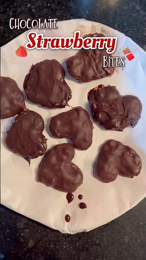 Chocolate strawberry bites🍓 bana liya😳😍🍫 #ytshorts #viral #strawberry #sweet #good