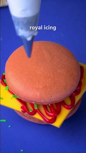 Who knew you could have a burger for dessert? 🍔🍬