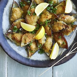 Introducing our Crumbed Garlic Mussels! Just buy it, stick it in the oven, serve it, and be everyone’s favourite, instantly! Now that’s what we call convenience. #theBOM #CheckOurMussels #Seafood #Garlic | Blue Ocean Mussels