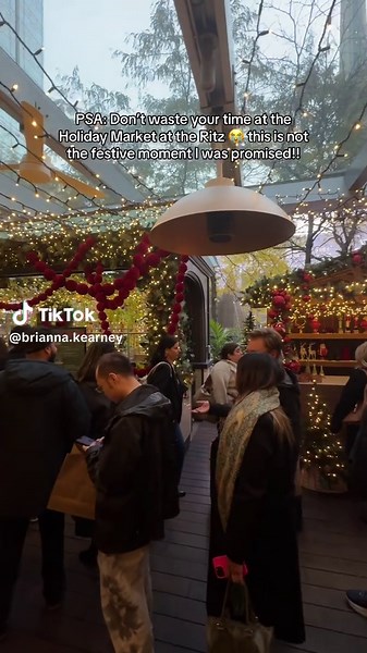 This was a festive fail for me! 😭 I genuinely think The Ritz Toronto could create such a better experience here, so here are my thoughts… We had a reservation for 4pm (right at opening), and by 4:03pm there were already long lines for drinks. Unfortunately, we walked in and almost immediately walked out — it was that underwhelming. If they limited the number of guests, it might make the experience more enjoyable. For something called a “holiday market,” there were only two Christmas vendors, wh