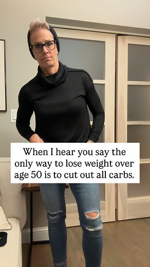 “Cut out all carbs if you want to lose weight over 50.” Blah. Blah. Blah. 🙄 Listen… you don’t have to fire carbs. You just have to retrain them for the new game your body’s playing. When estrogen drops, your metabolism and insulin sensitivity shift… Which means you can’t just copy-paste your 30-year-old plan and expect the same results. But carbs are still your friend. They fuel muscle, recovery, energy, and happy hormones. You don’t need restriction. You need a new strategy — one that works wi