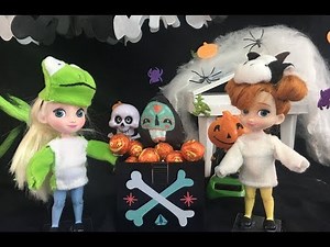 Halloween! Elsa Anna Barbie Dolls Dress Up in Fancy Dress Costumes! Candy Hunt Chocolate Surprise!