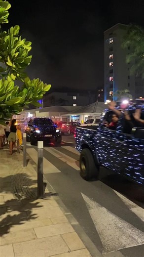 Ce pays est merveilleux ! ❤️‍🔥pourquoi les etres humains pourraient pas vivre des moments comme ça toute l année . Oleti pourraient ce spectacle dans ce monde de fou 🤙🥰