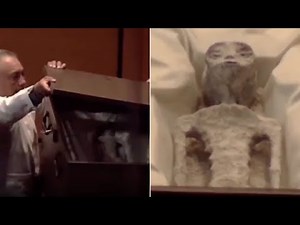 Messico, l'ufologo mostra due cadaveri alieni: il video impressionante