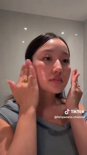 Felipe Neto Lendo Mensagens e Reagindo a Crianças